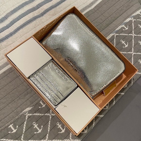 MICHAEL Michael Kors NWT Silver Snake Pouchette & Card Case Gift Set Box - Picture 13 of 16